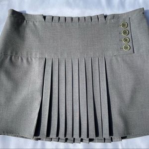 BCBG  wool pleated skirt. Lined and pleated size 4